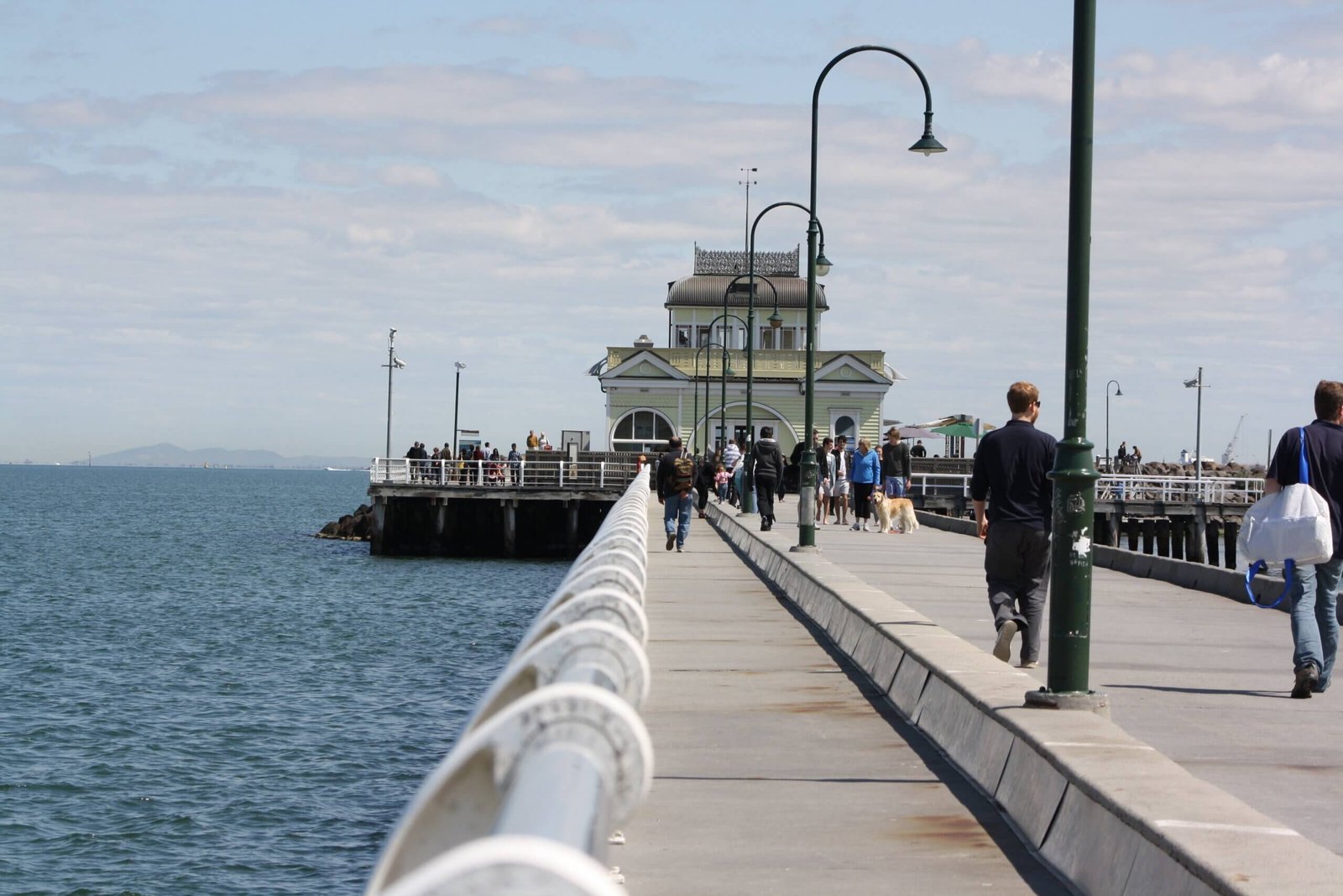 St. Kilda Pier. Gehe entlang ung entdecke am Ende die Pinguine immer zum Sonnenuntergang