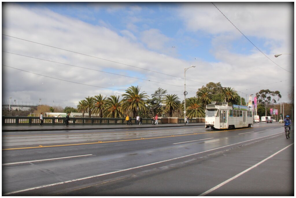 Tram über dem Yarra River