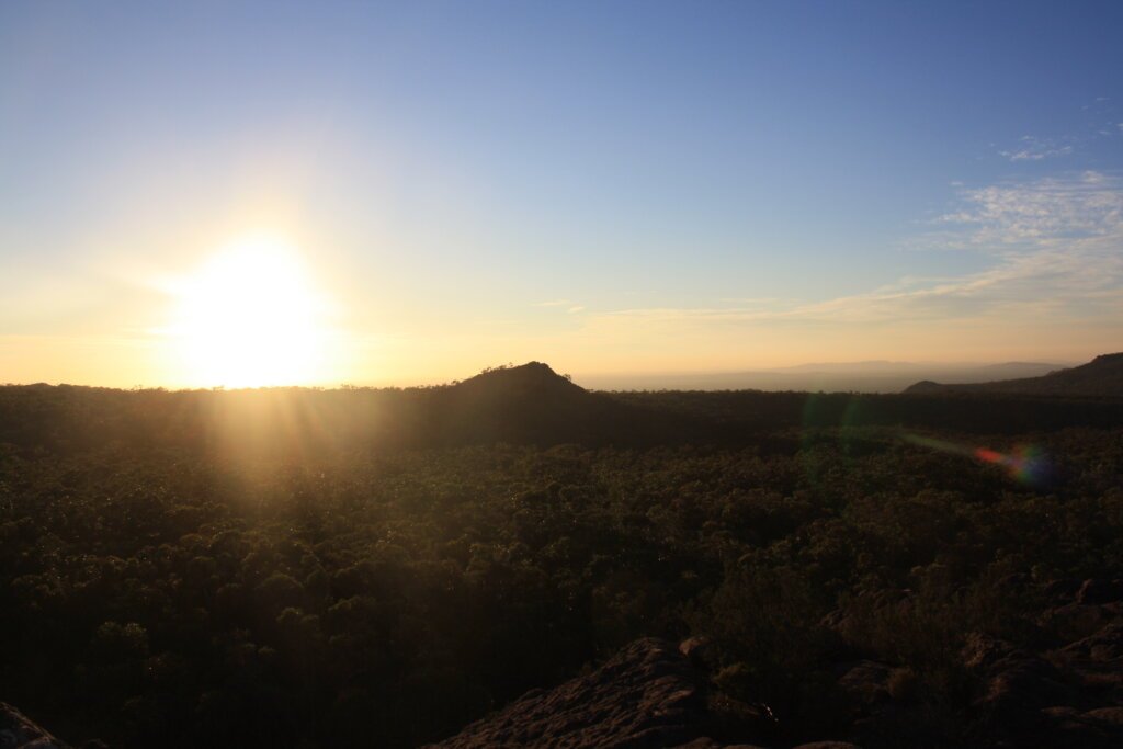 Sonnenaufgang-mt-stapylton Sonnenaufgang am Mount Stapylton