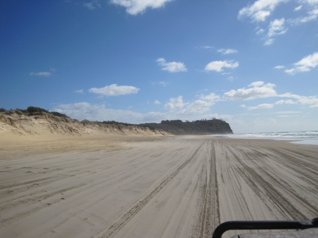 75 Miles Beach Fraser Island Queensland - Landebahn und Straße zugleich