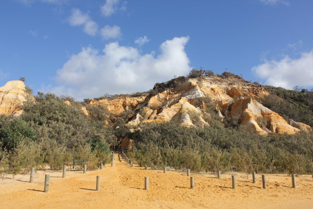 Pinnacles_Fraser_Island Pinnacles Fraser Island. Gelbe Sandstinformationen mitten auf der Sandinsel
