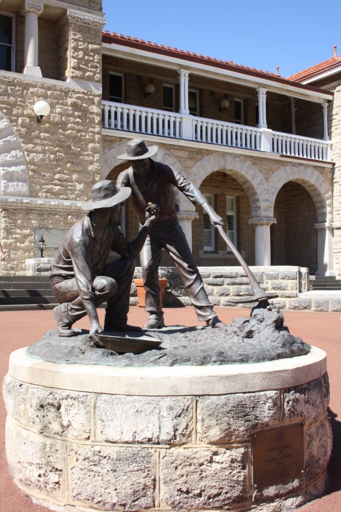 Statue vor Perth Mint